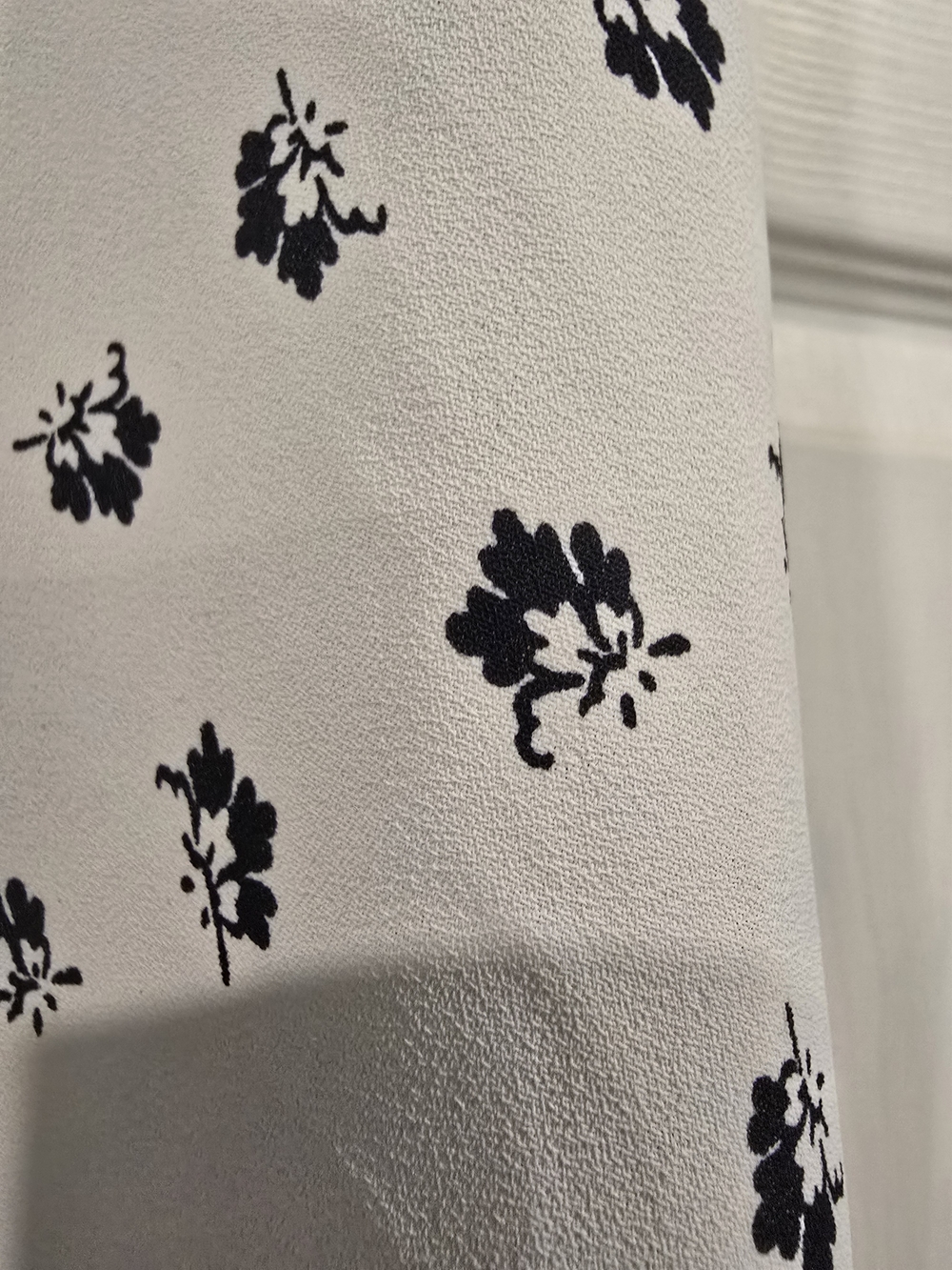 Ann Taylor White Sleeveless Blouse with Deep Navy Floral Motif - Picture 2 of 4